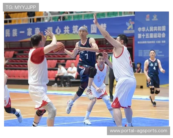 群众体育赛事频现温情瞬间，篮球成情感交流纽带